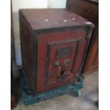 Whitfield's of Birmingham cast iron safe with key. (B.P. 21% + VAT)