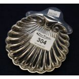 Silver shell shaped dish, scrolled and fluted and with London hallmarks. 2.1 troy ozs approx. (B.