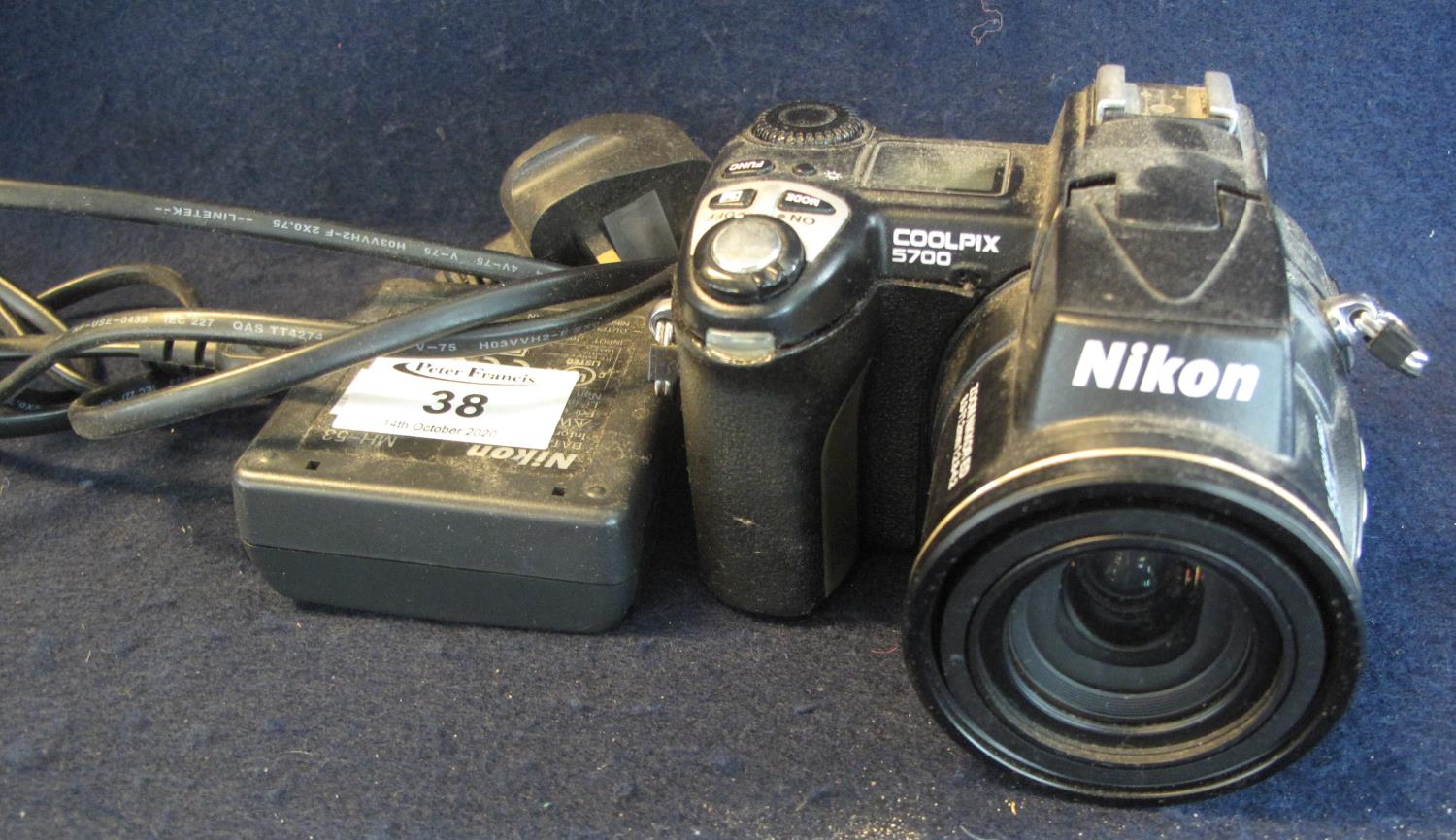 Nikon Coolpix 5700 digital SLRcamera with power cable and battery. (B.P. 21% + VAT)