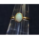 18ct gold opal ring. Approximate weight 3.2g. (B.P. 21% + VAT)