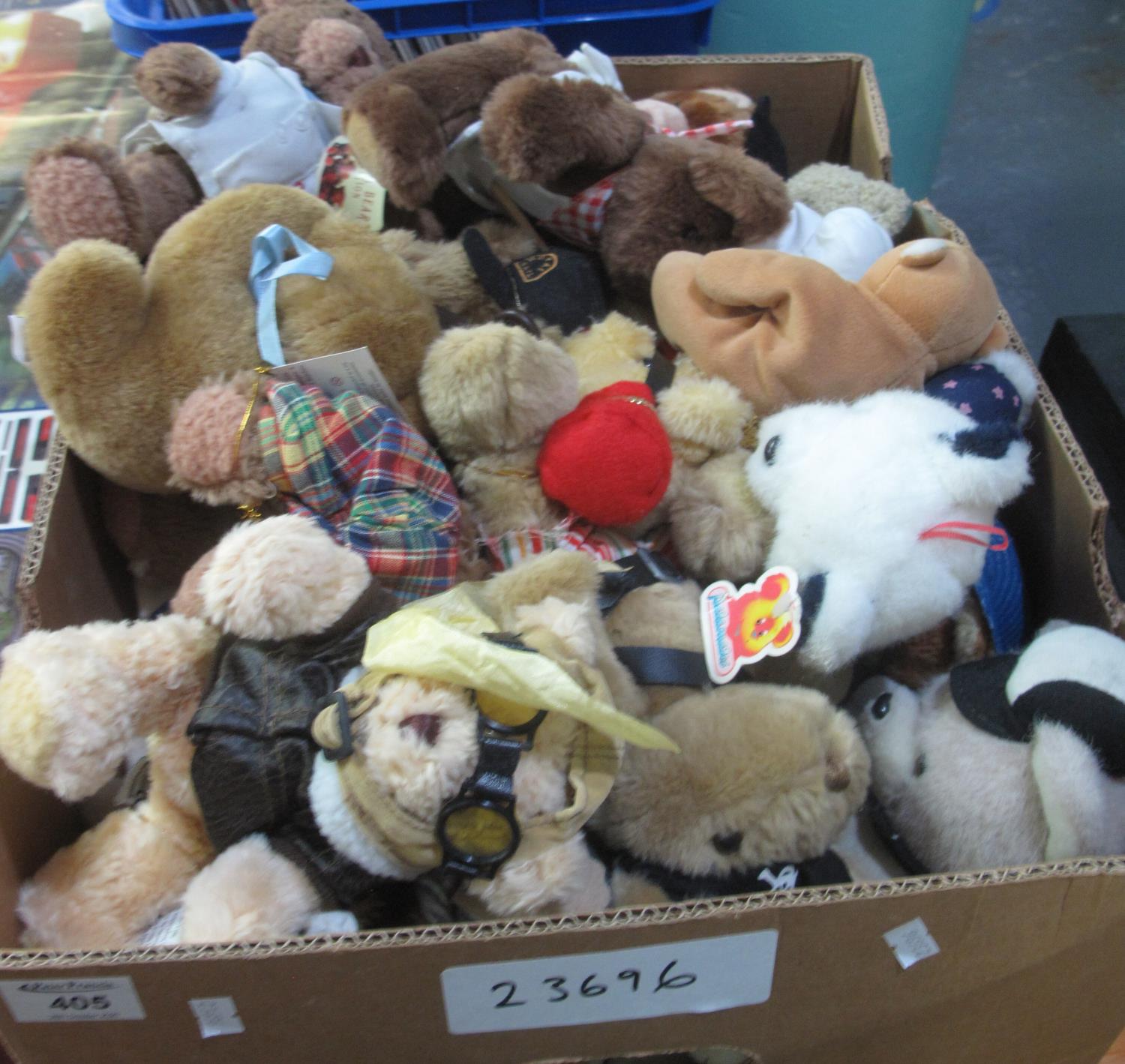 Box of assorted soft toys; 'The Teddy Bear Collection', 'Patamates' etc. (B.P. 21% + VAT)