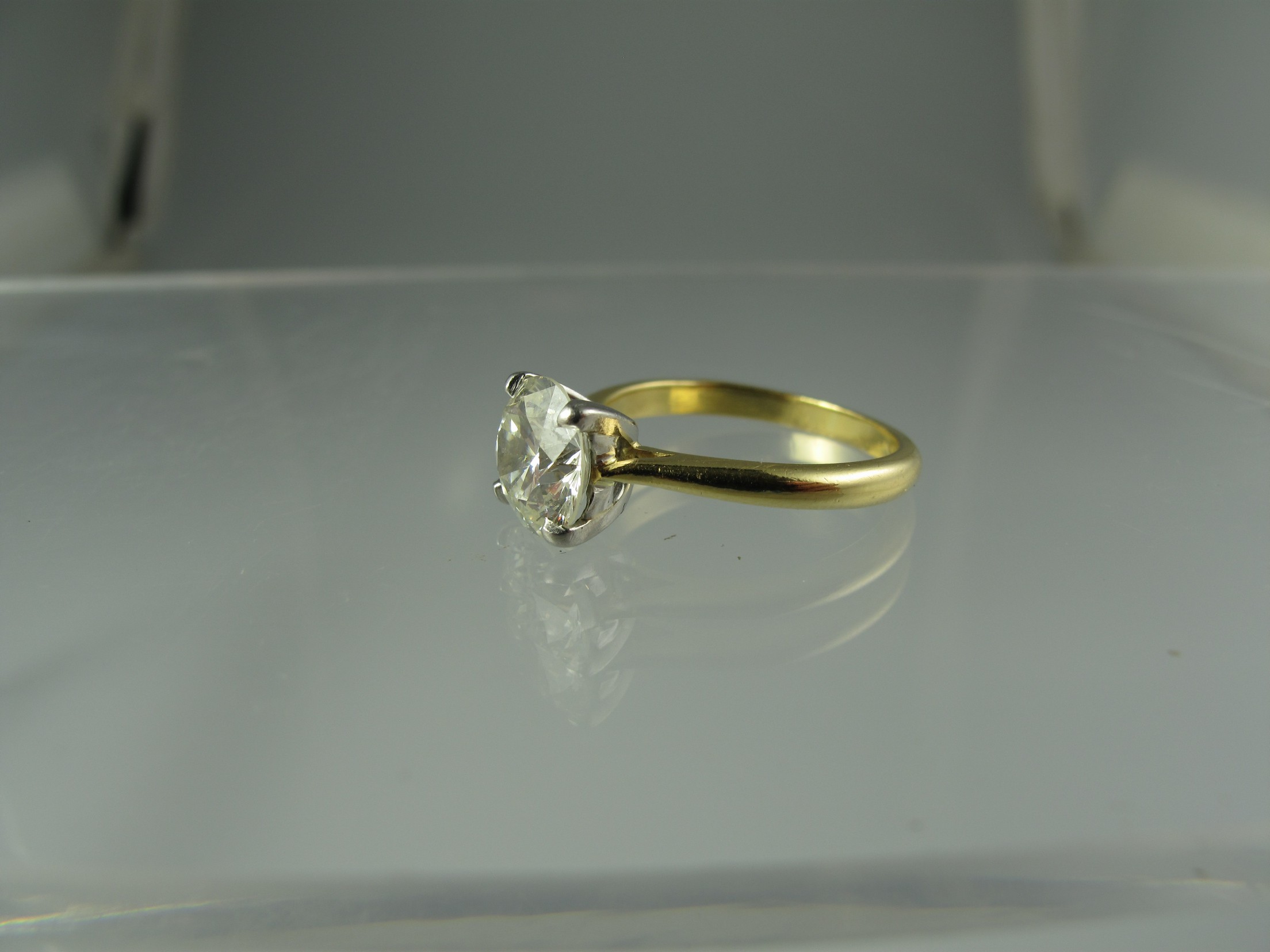 18CT GOLD 2.50CT DIAMOND SOLITAIRE RING. The brilliant cut diamond in four claw setting. Together - Image 4 of 16