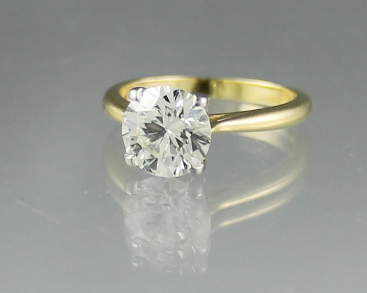 18CT GOLD 2.50CT DIAMOND SOLITAIRE RING. The brilliant cut diamond in four claw setting. Together