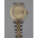 A LADIES ROLEX OYSTER PERPETUAL DATEJUST WRISTWATCH, having round stainless steel case with 18ct