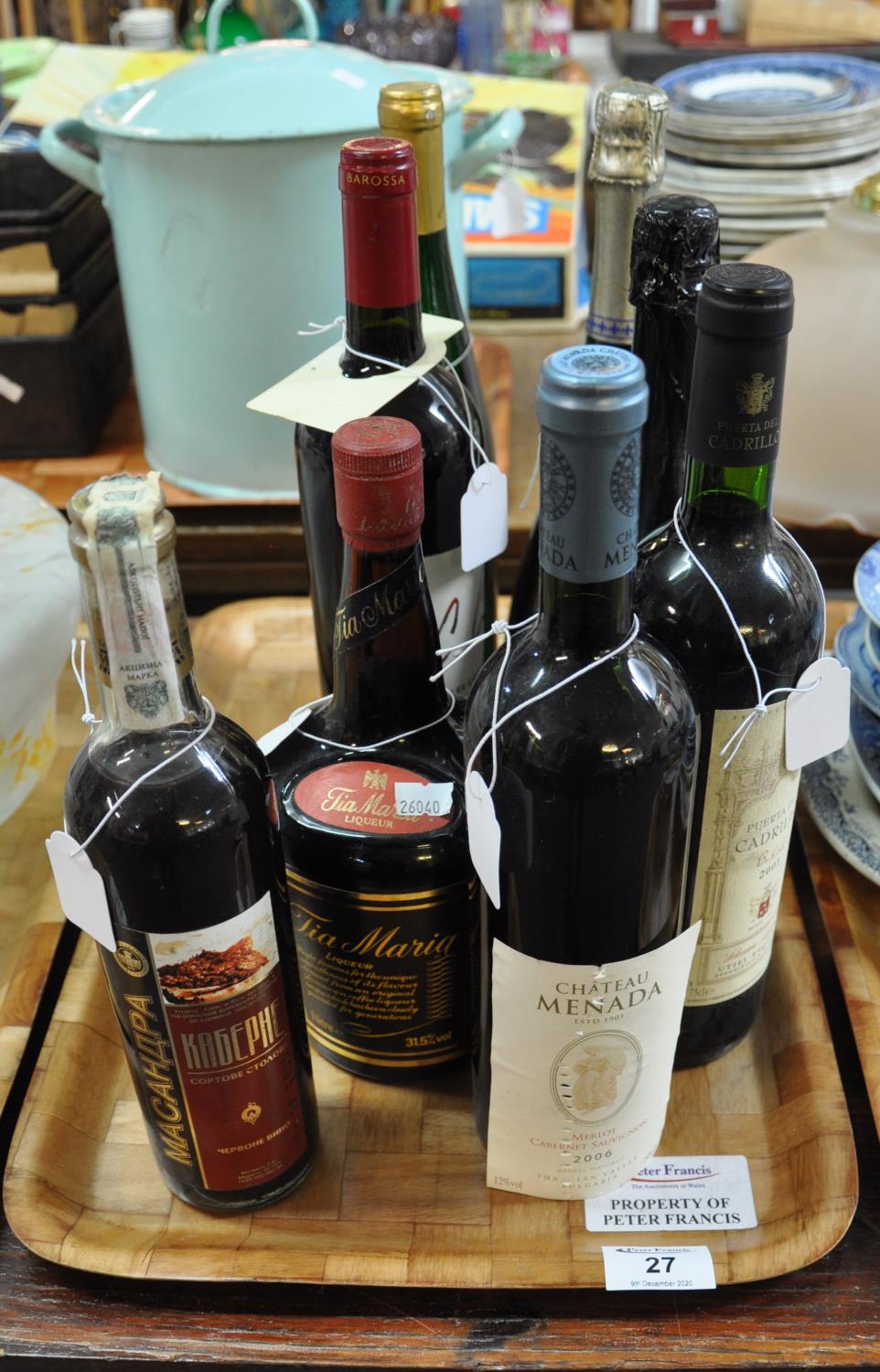 Tray of assorted wines and spirits to include; one bottle Tia Maria liqueur, one bottle of vodka