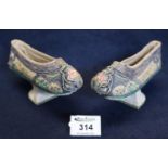 Pair of Qing dynasty Chinese embroidered platform manchu shoes. (B.P. 21% + VAT)