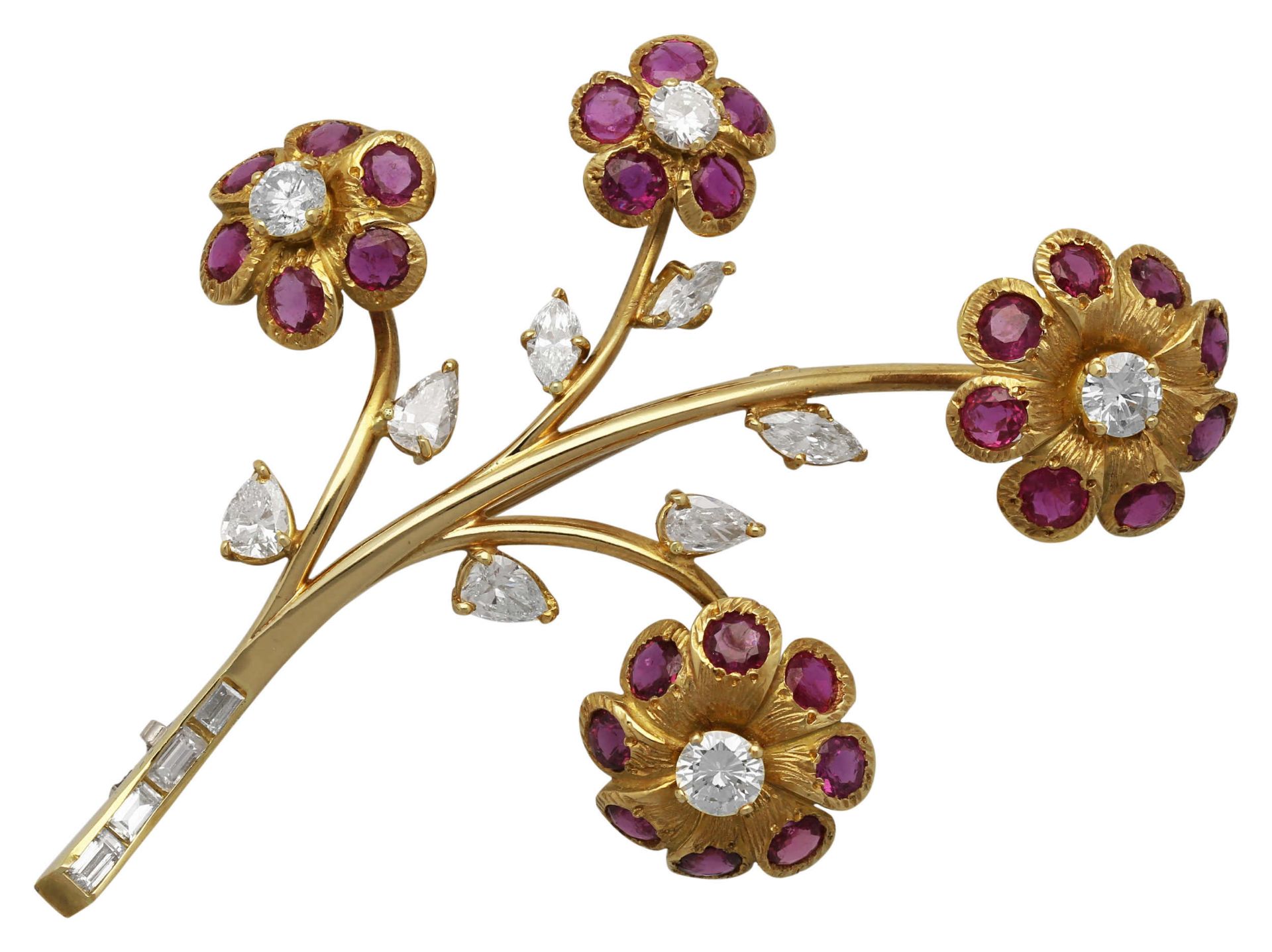 Rubin-Diamant-Blumenbrosche Wunderschöne Goldschmiedearbeit in Gelbgold 18K. Blumen an einem Ast