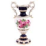 Vase, Meissen Königsblau glasiert, mit Blumenmalerei (rosa und gelbe Rosen) mit goldfarbenen