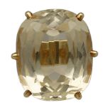 Citrin-Ring Opulentes Design in Gelbgold 14K. Blickfang ist ein ovaler Citrin facettiert von ca. 30