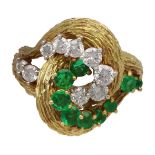 Brillant-Smaragd-Ring Einzigartiges Design in Gelbgold 18K. Ein handwerklich sehr schönes