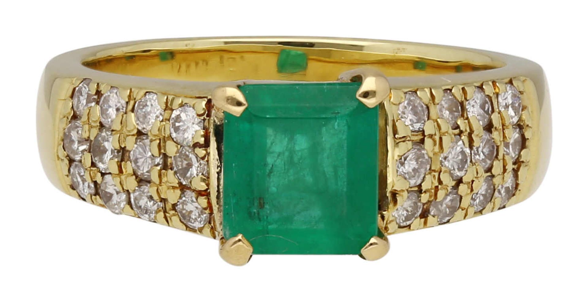Smaragd-Diamant-Ring Attraktiver Brillant-Ring in Gelbgold 18K. Im Zentrum ein Smaragd intensivgrün