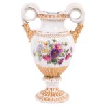 Vase, Meissen Einfache Goldbronce, mit beidseitigem Blumenbukett und Goldapplikationen. Nr. A 148 (