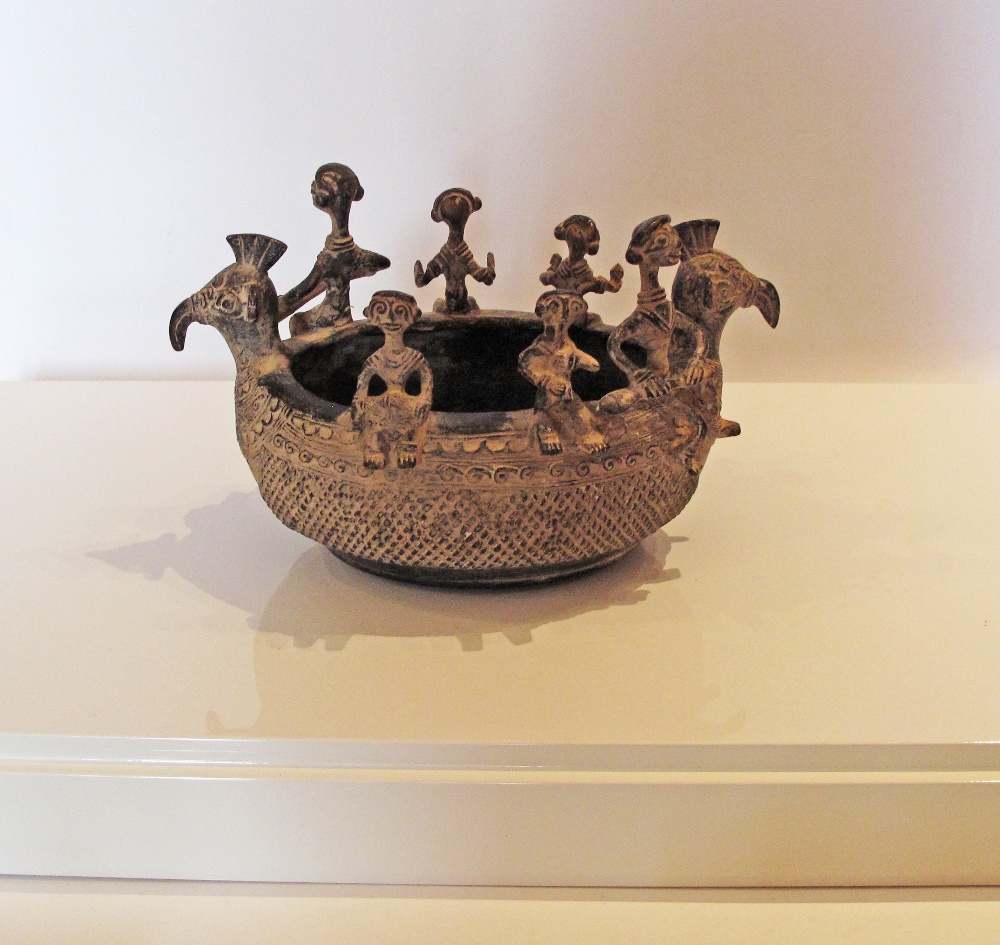 A bronze vessel / boat, in a glass display box on a white plinth. The boat 22X14cm, the glass box - Image 2 of 2