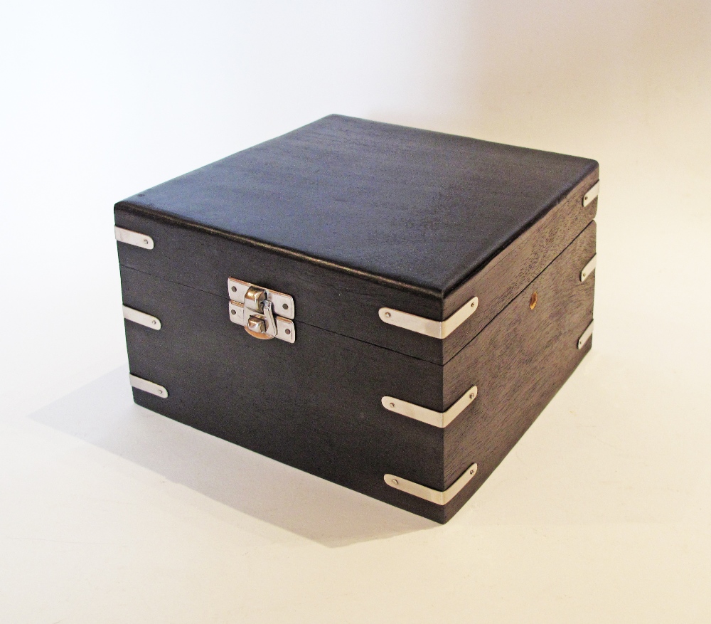 A Compass in a black wooden box. The box H10cm, 15X15cm, the compass glass W7cm. - Image 2 of 3