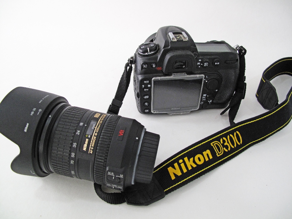 Nikon D300 Digital SLR Camera Body together with a Nikon Nikkor 35mm F/1.8 G DX AF-S Autofocus - Image 2 of 3