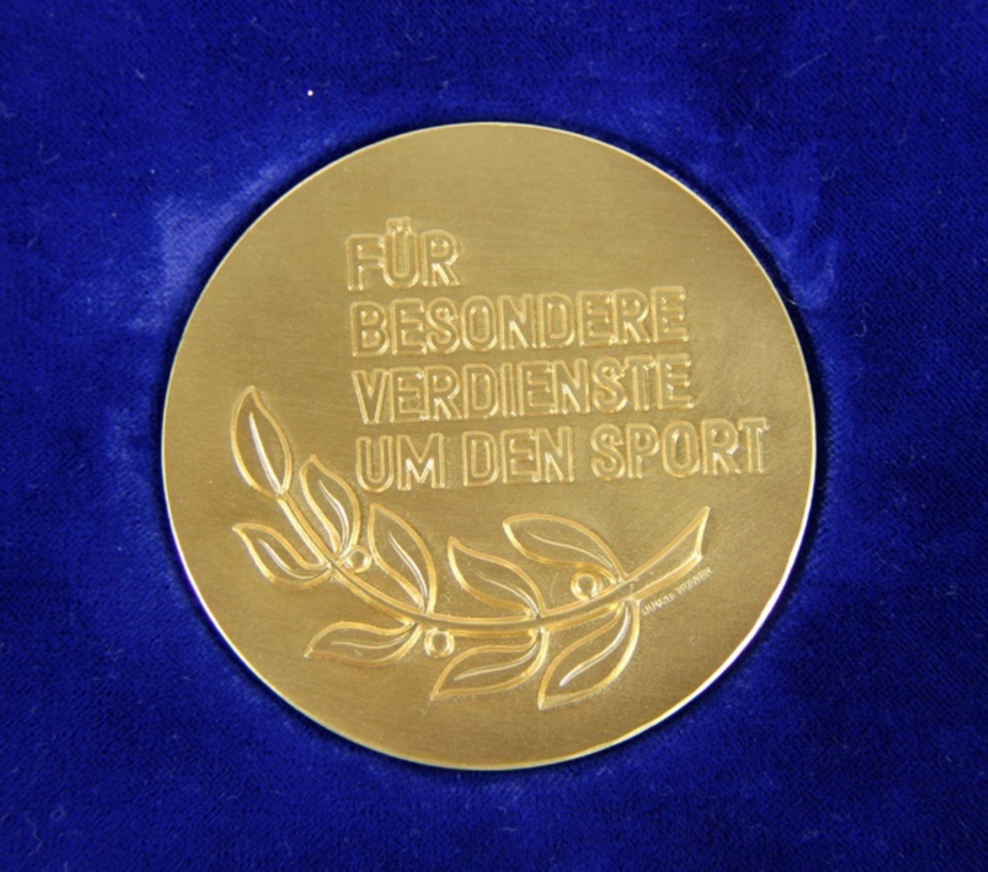 Medaille Stadt Karlsruhegoldfarbene Verdienstmedaille Stadt Karlsruhe, Für besondere Verdienste um