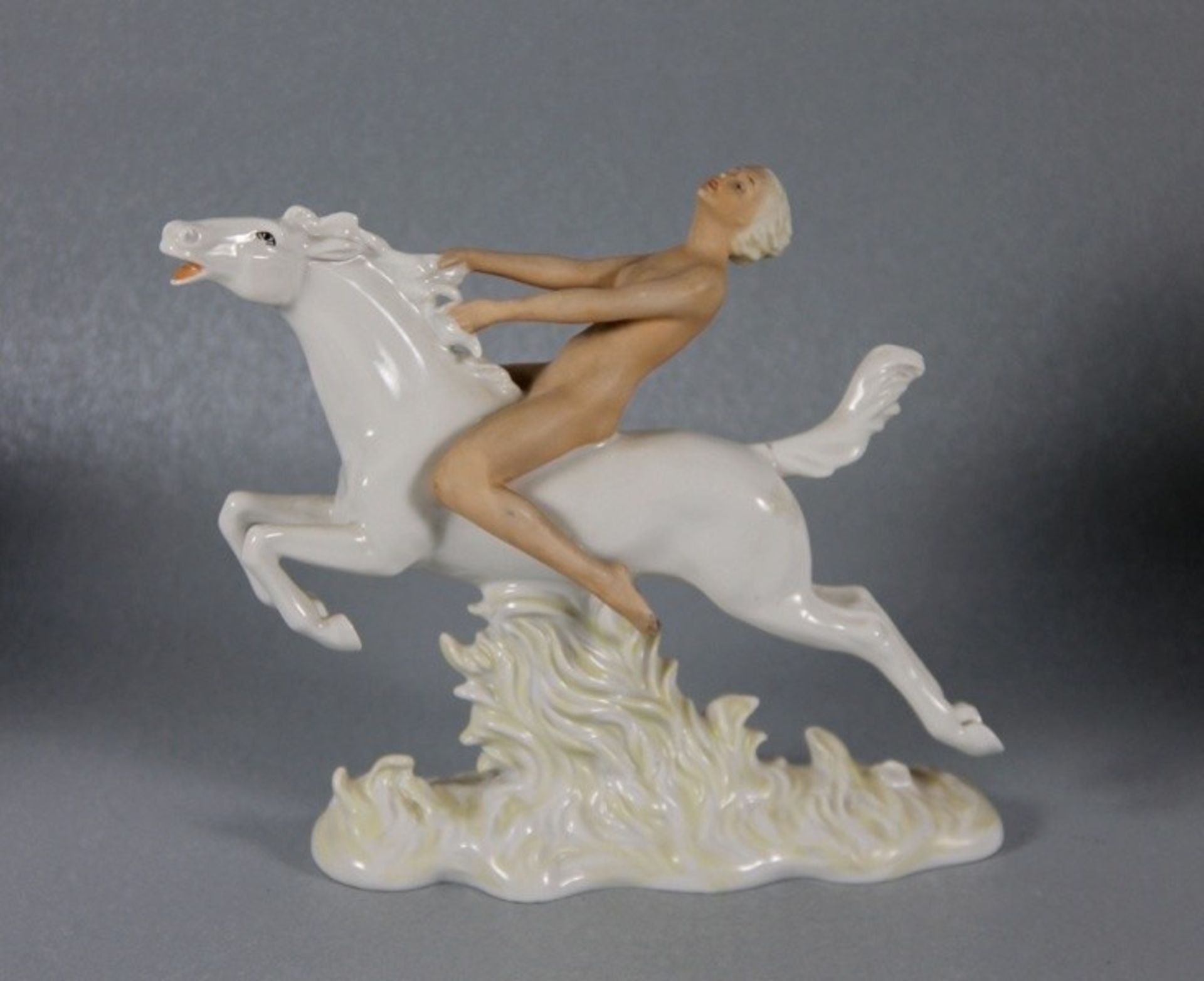 Schaubach-Figur1950er/60er Jahre, Schaubach-Figur einer unbekleideten Reiterin auf einem Pferd,
