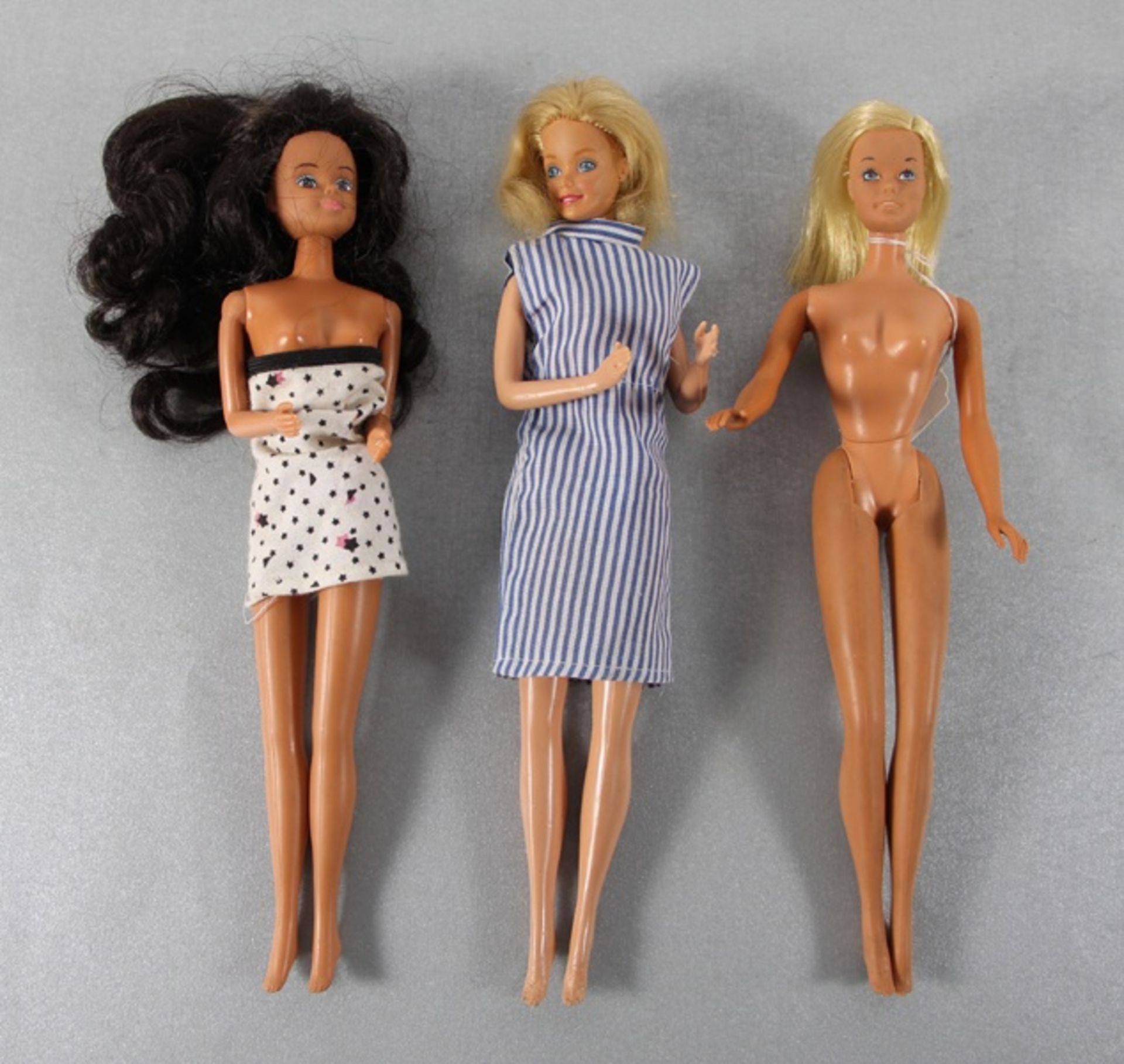 Konvolut Barbie-Puppen1970er/80er Jahre, 3tlg., 2 Mattel-Barbies und 1 Petra-Puppe, Gebr.sp.,