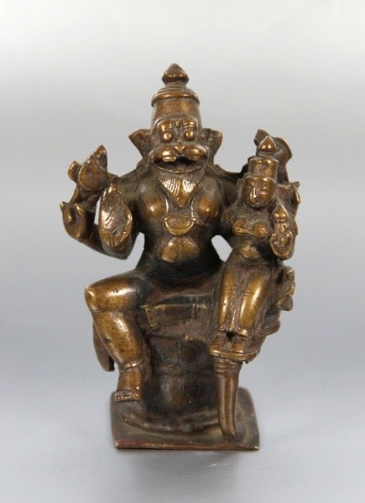 indische Narasimha-Bronzewomöglich 1. Hälfte 20. Jhd., Indien, Bronze, Narasimha mit der Göttin