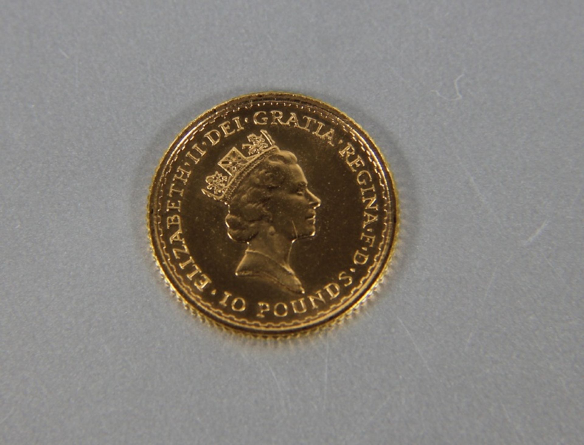 Britannia-MünzeGG, Britannia-Münze 10 Pounds, datiert 1987, 1/10 ounce, Portait der Queen mit