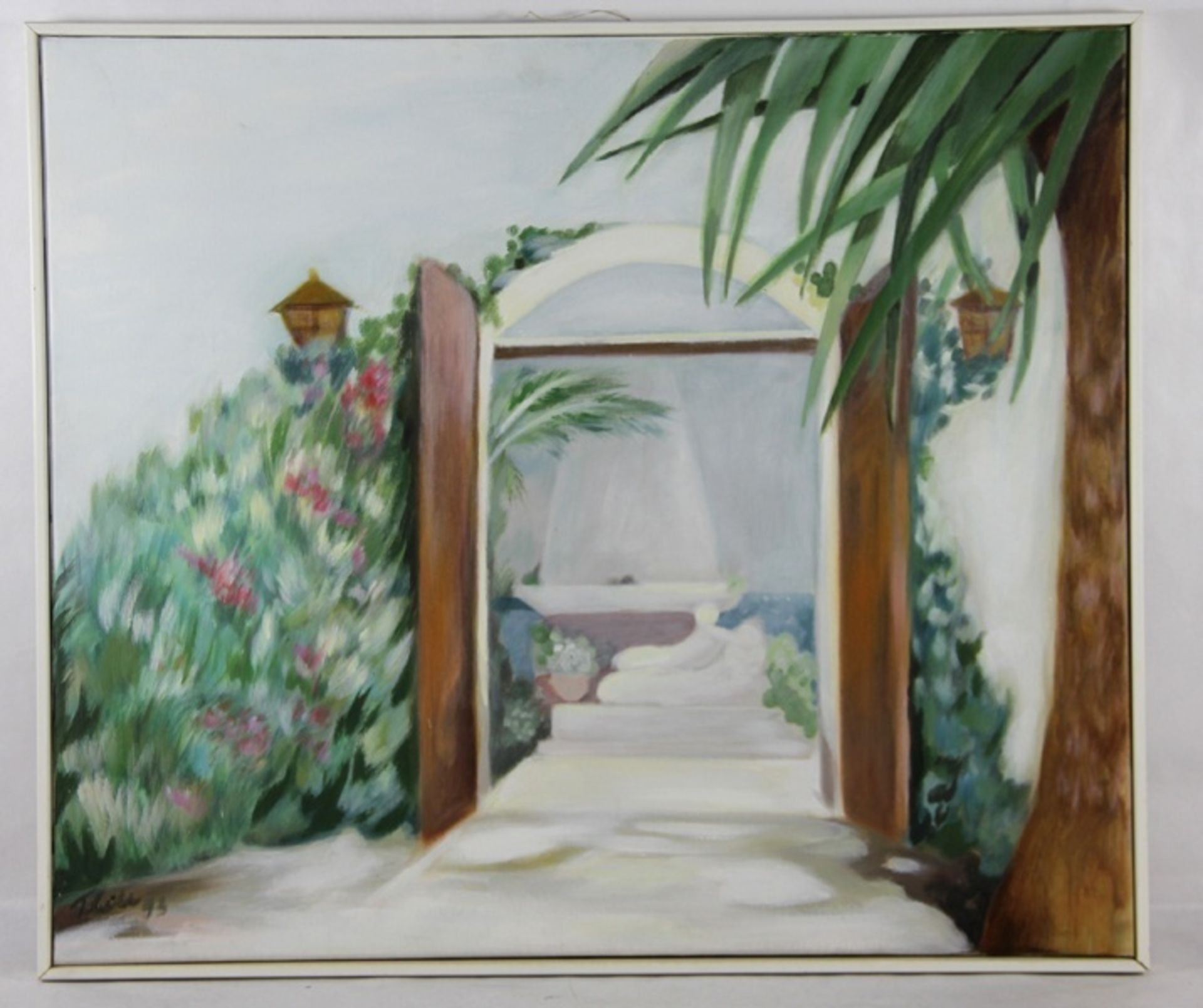 Unbekannter Künstler1993, südliche weiße Fassade mit offenem Portal und Blick in einen Innenhof,
