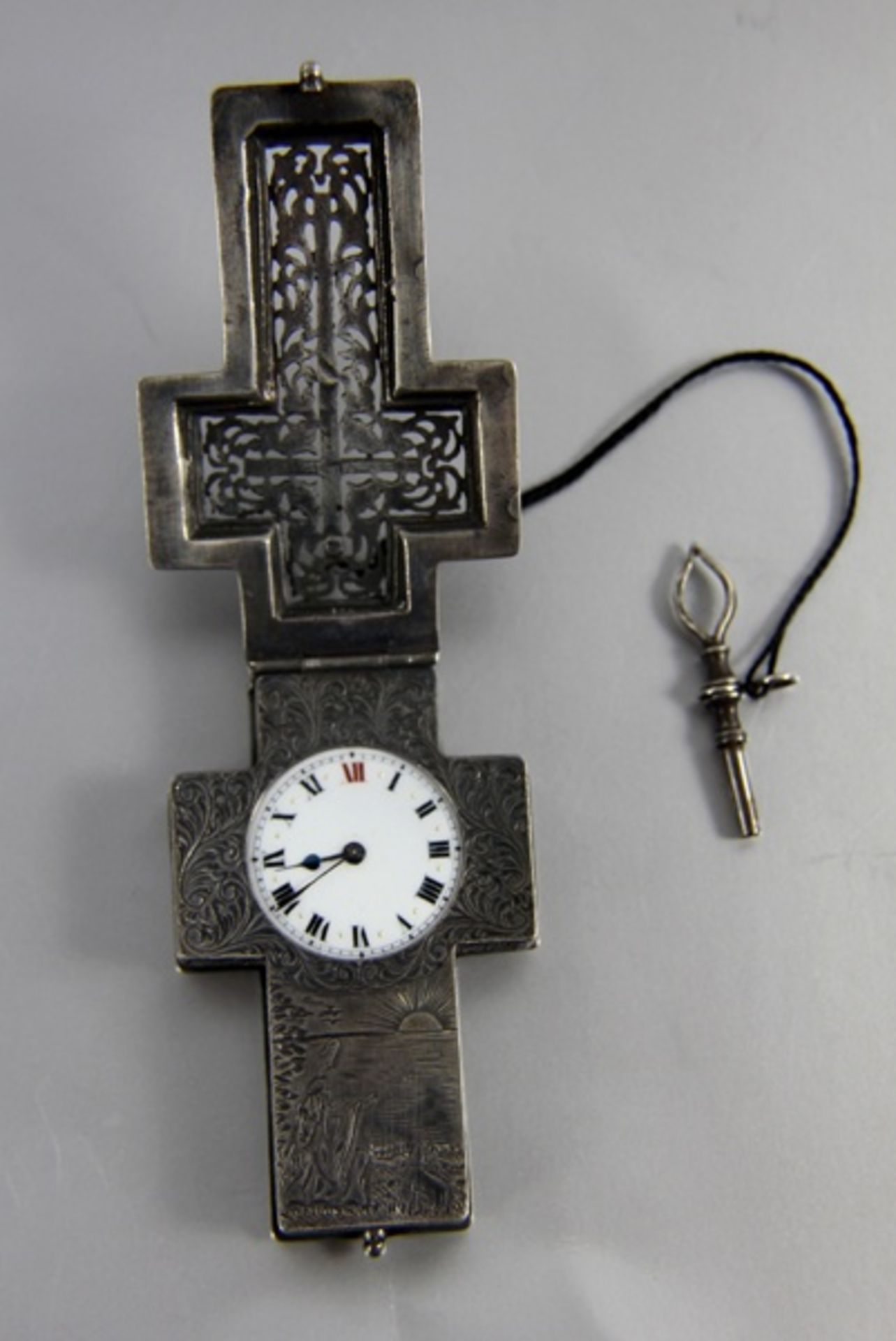 seltener Kreuzanhänger mit Uhr