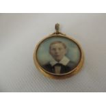 9ct Gold Photo Pendant - Total Weight 9.5gms