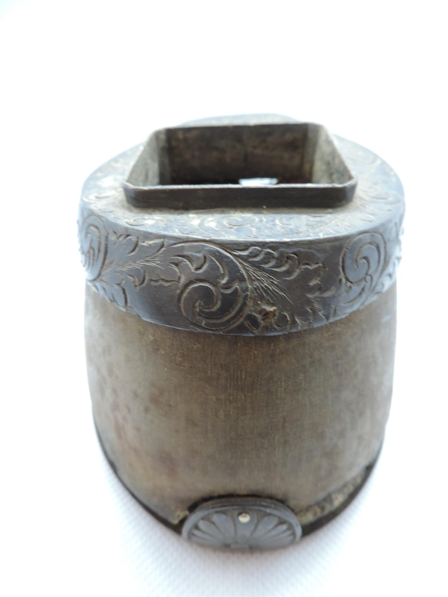 Horses Hoof Inkwell with Engraved White Metal Decoration - Image 2 of 5