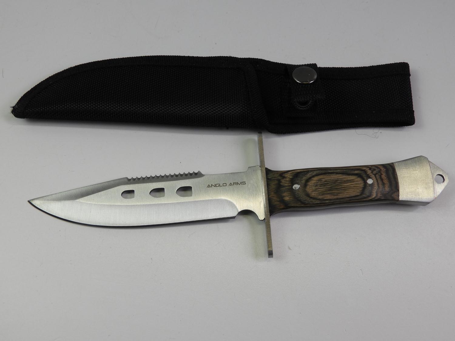 Hunting/Fishing Knife in Case