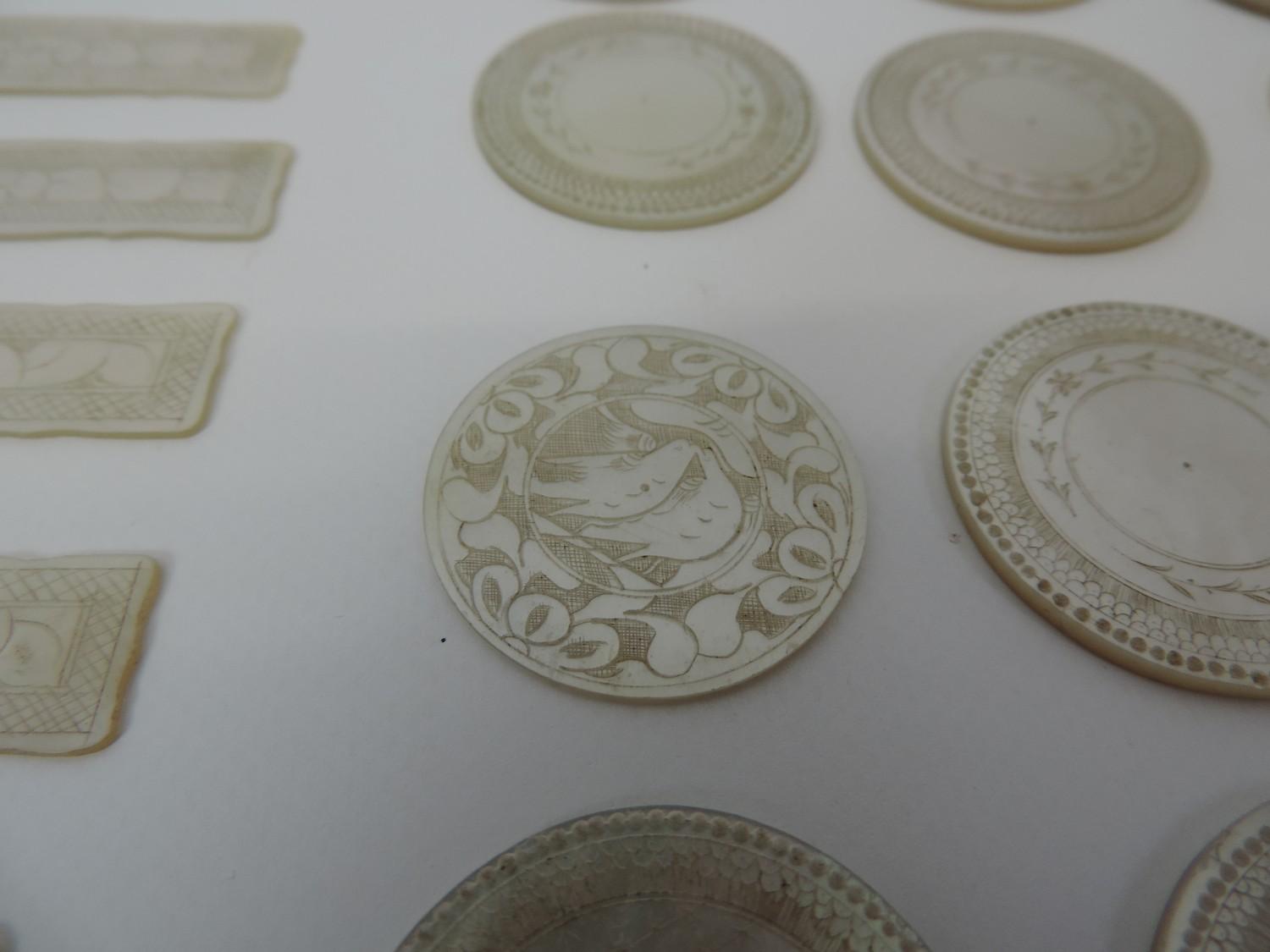 Large Quantity of Chinese Mother of Pearl Gaming Counters - Image 3 of 6
