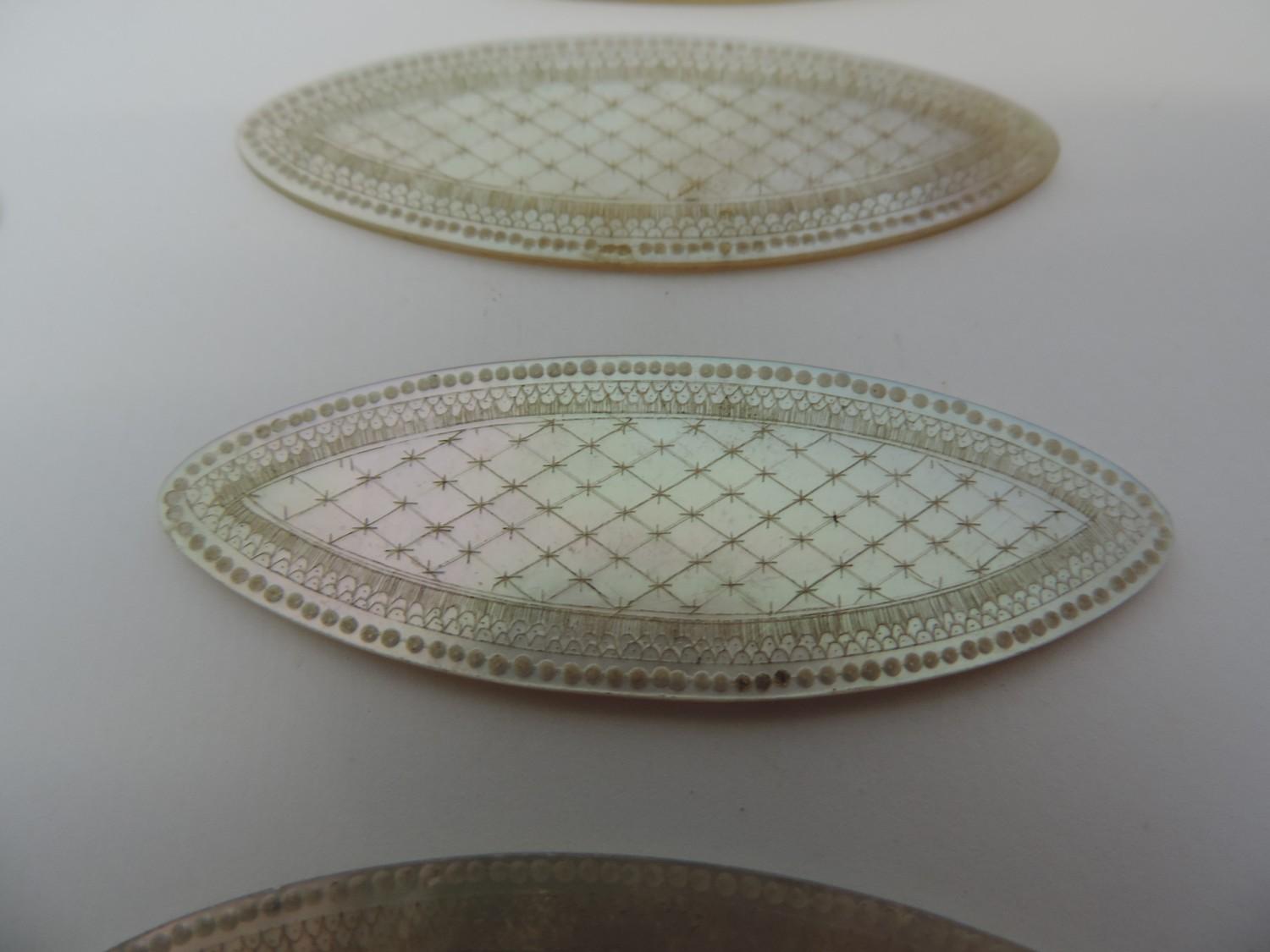 Large Quantity of Chinese Mother of Pearl Gaming Counters - Image 5 of 6