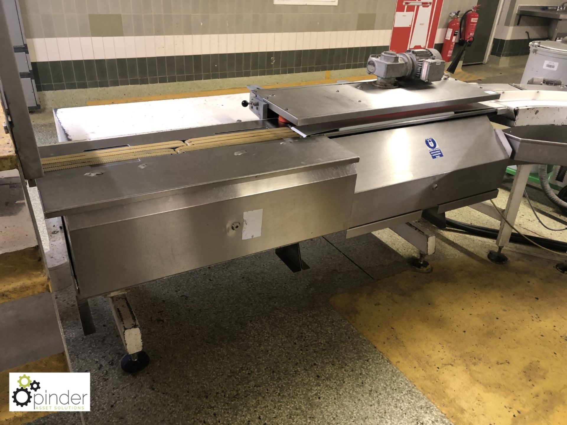 Stainless steel Cereal Bar Turning Belt Conveyor and 90° Conveyor Unit (please note there is a - Image 2 of 5