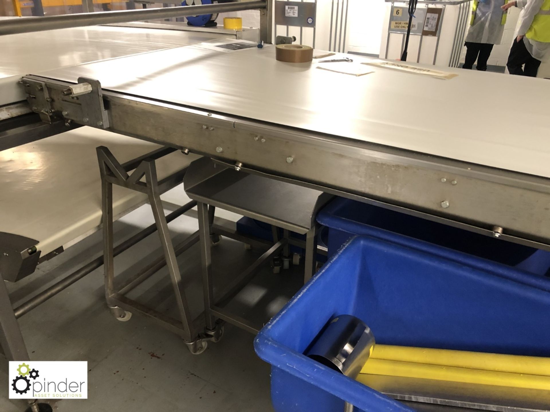 Stainless steel Belt Conveyor, 5470mm long, 1050mm belt width, and 2 stainless steel 90° Belt - Image 3 of 8