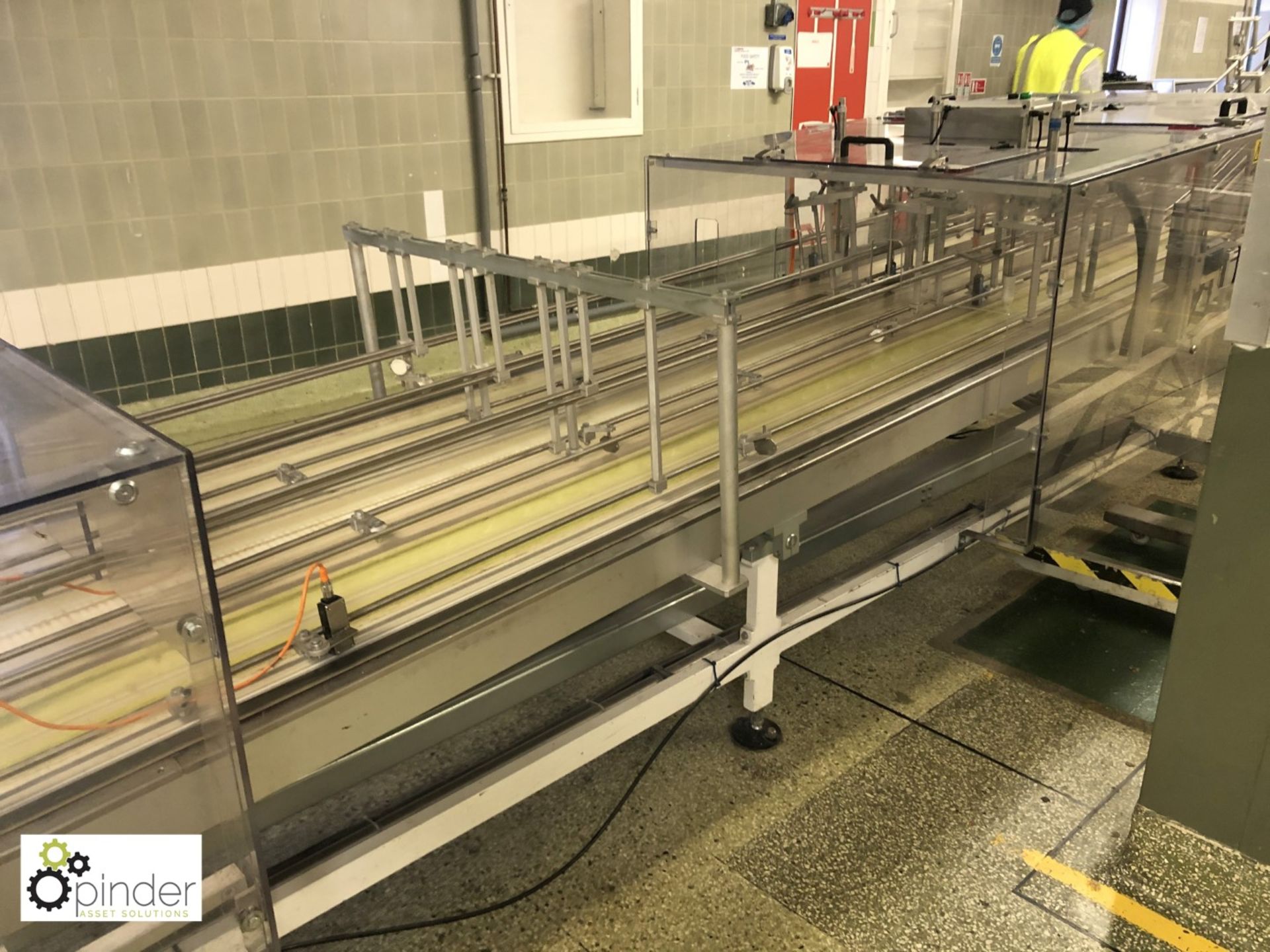 Stainless steel 3-lane inclined Conveyor, 5500mm x 900mm (please note there is a lift out fee of £75 - Image 3 of 7