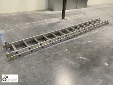Aluminium 14-rung triple extension Ladder (please