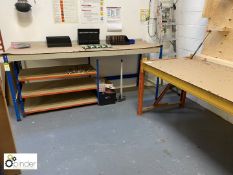 3 various Workbenches, to room