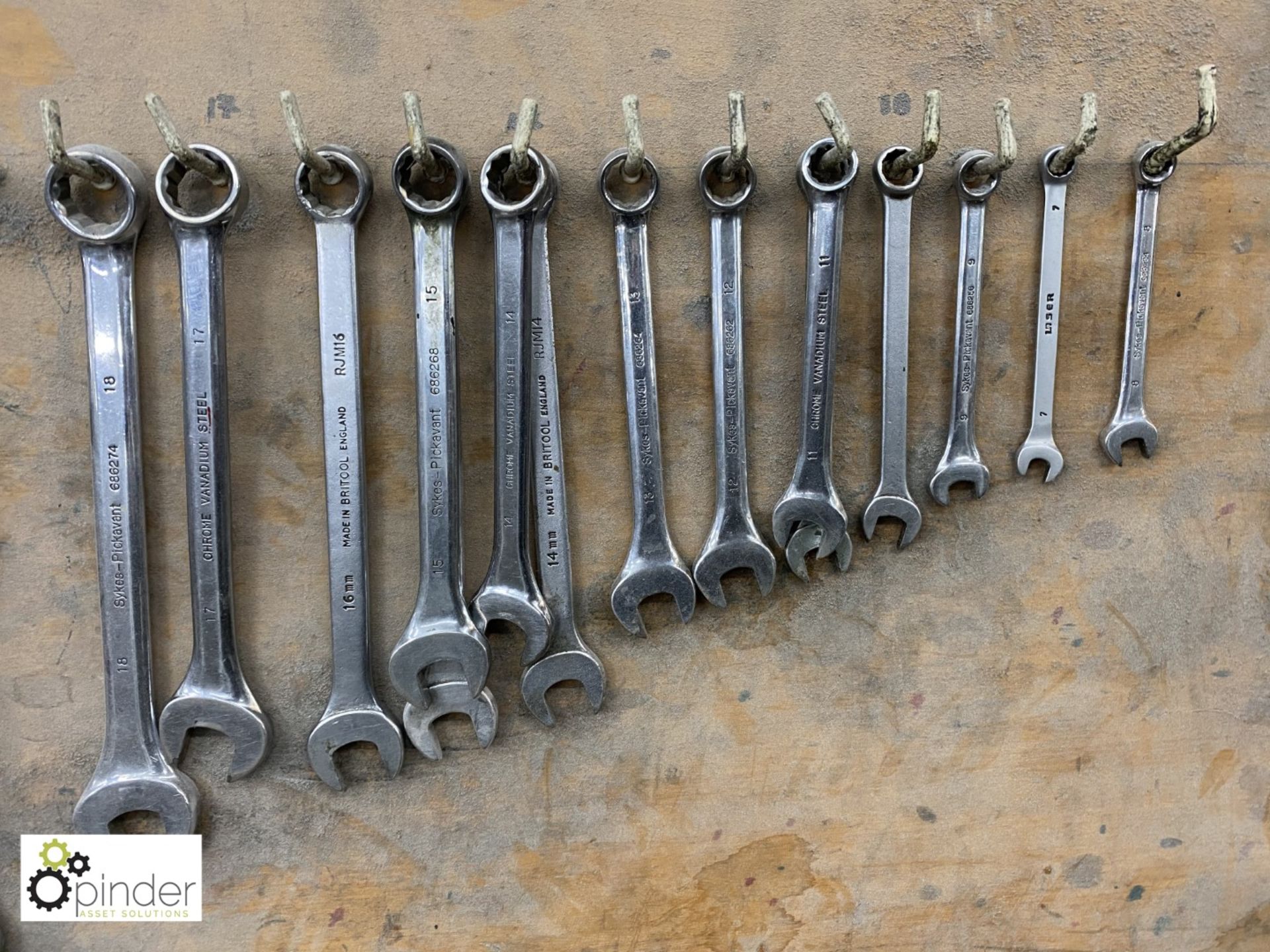 26 various Spanners including wall board - Image 2 of 3