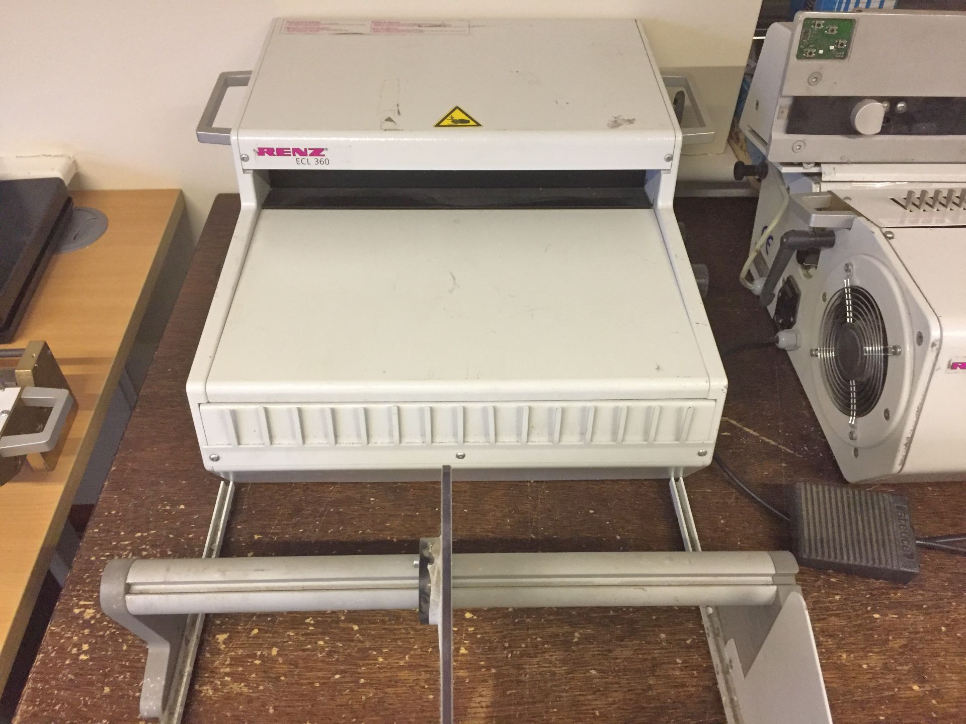 Renz ECL360 Wire Closing Machine