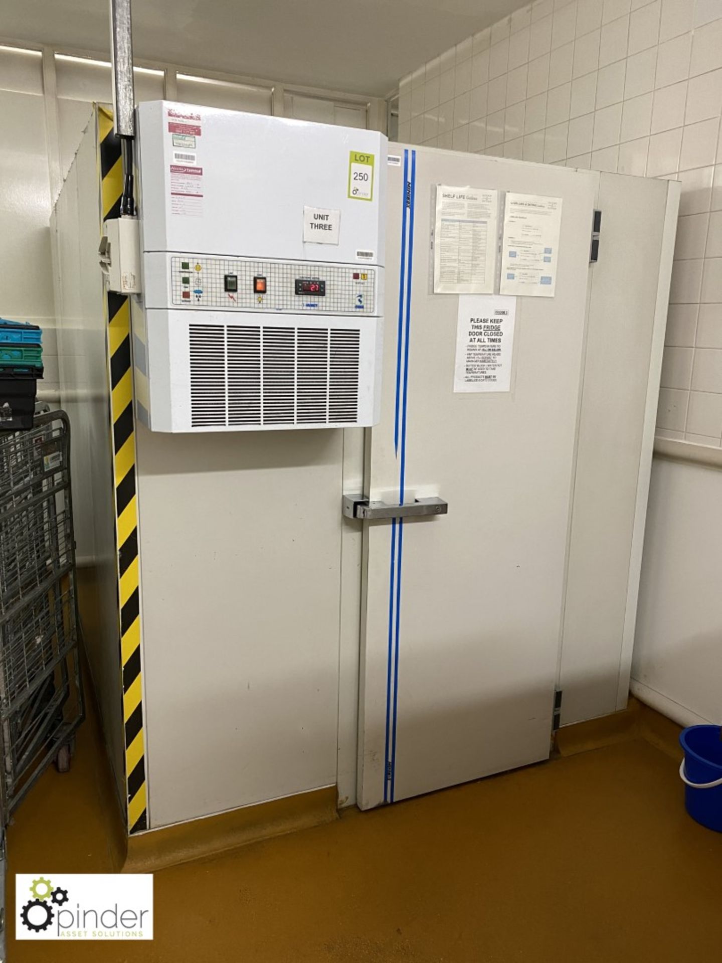 Minibox stand alone Walk In Fridge, with Husky 07125N chiller control, external measurements