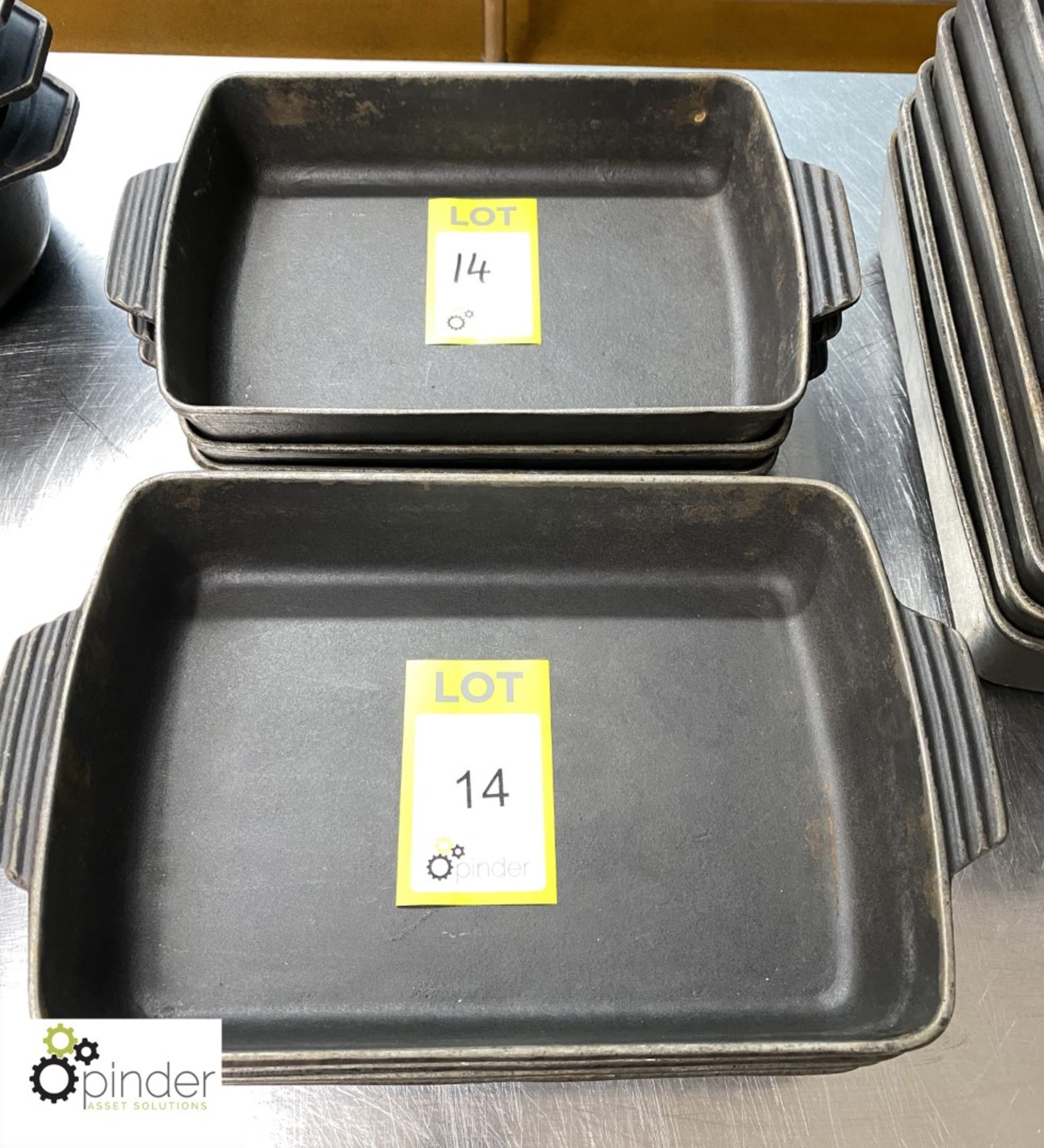 7 cast iron Dishes, 320mm x 220mm (located in Main Kitchen) - Bild 2 aus 2