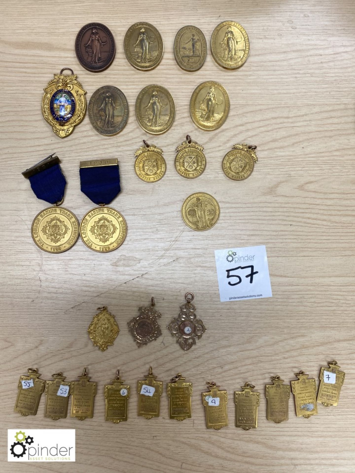 Quantity various 9K gold Co-Operative Medals including 14 various confectioners, bakers and allied