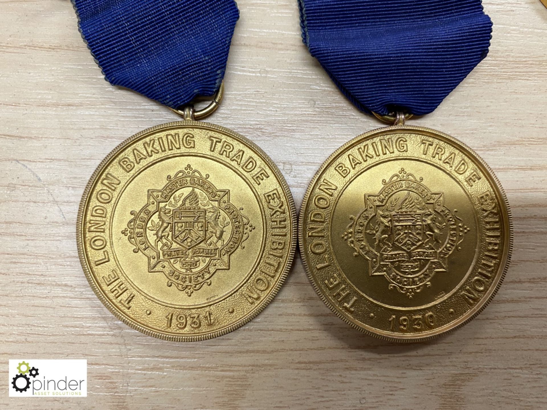 Quantity various 9K gold Co-Operative Medals including 14 various confectioners, bakers and allied - Image 5 of 9