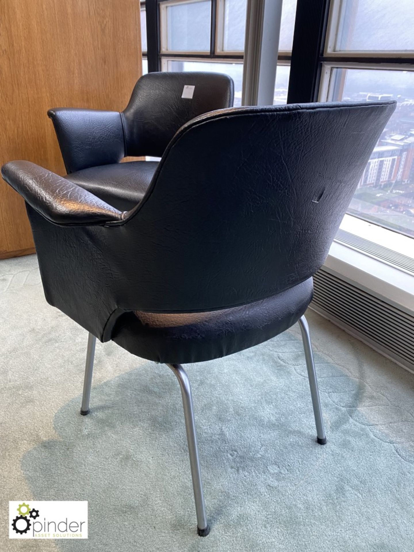 Set 2 leather upholstered retro Meeting Tub Chairs (located in Meeting Room 13 on 23rd Floor) - Image 3 of 3