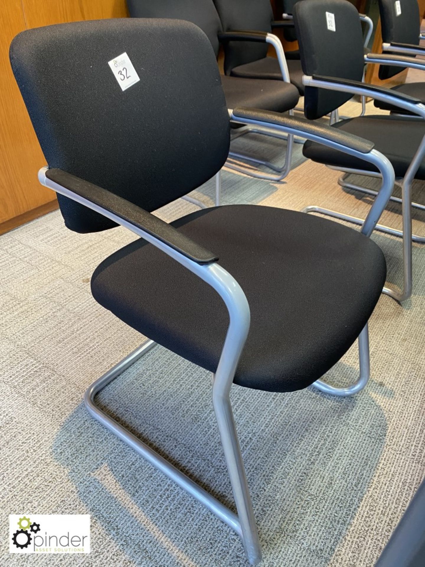 Set 4 upholstered cantilever Meeting Chairs, black (located in Meeting Room 9 on 23rd Floor) - Image 2 of 3