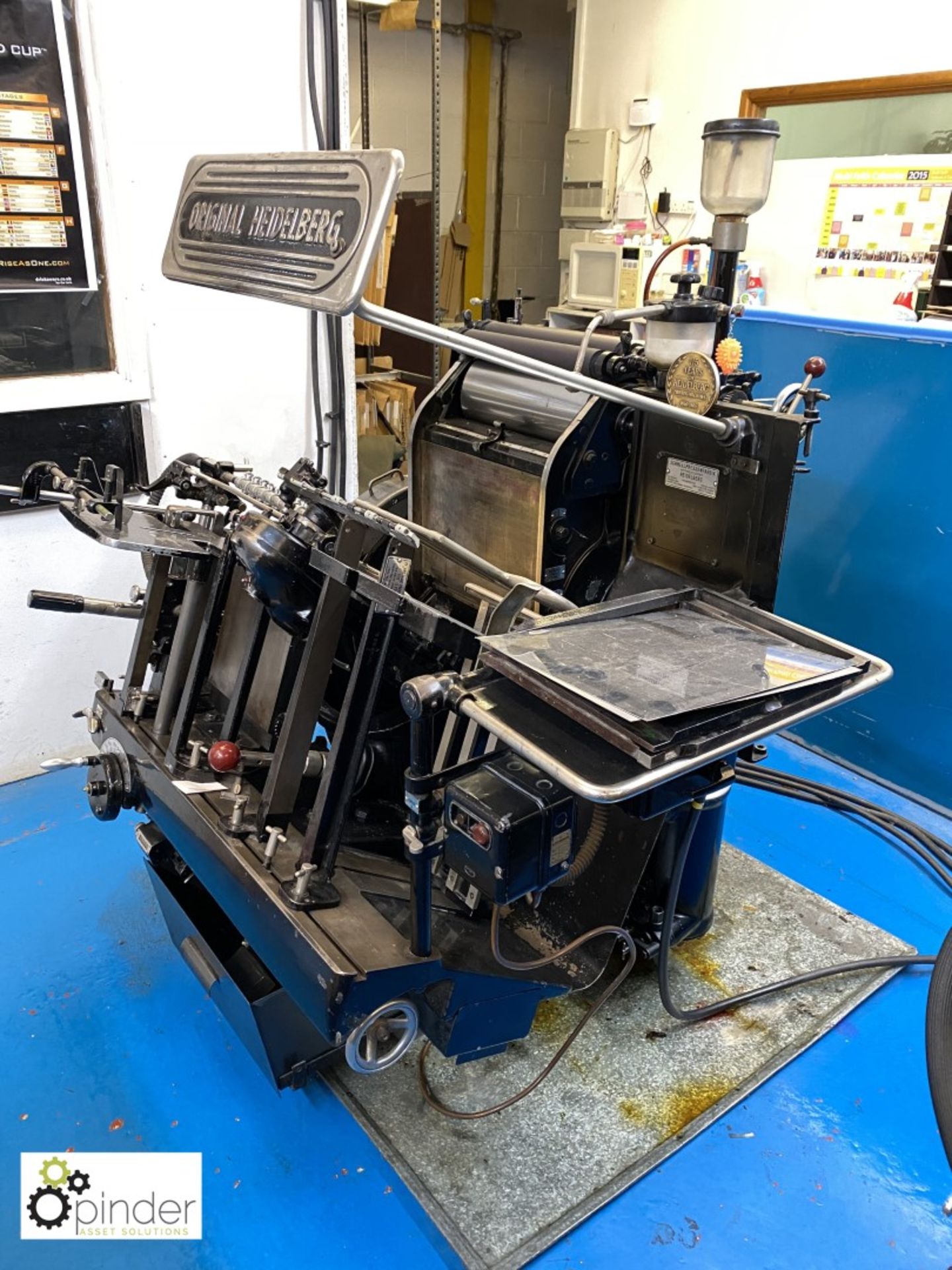 Heidelberg 10x15 Roller Lock Platen Press, 2 chases, 2 cutting plates, serial number T161-683E ( - Image 2 of 5