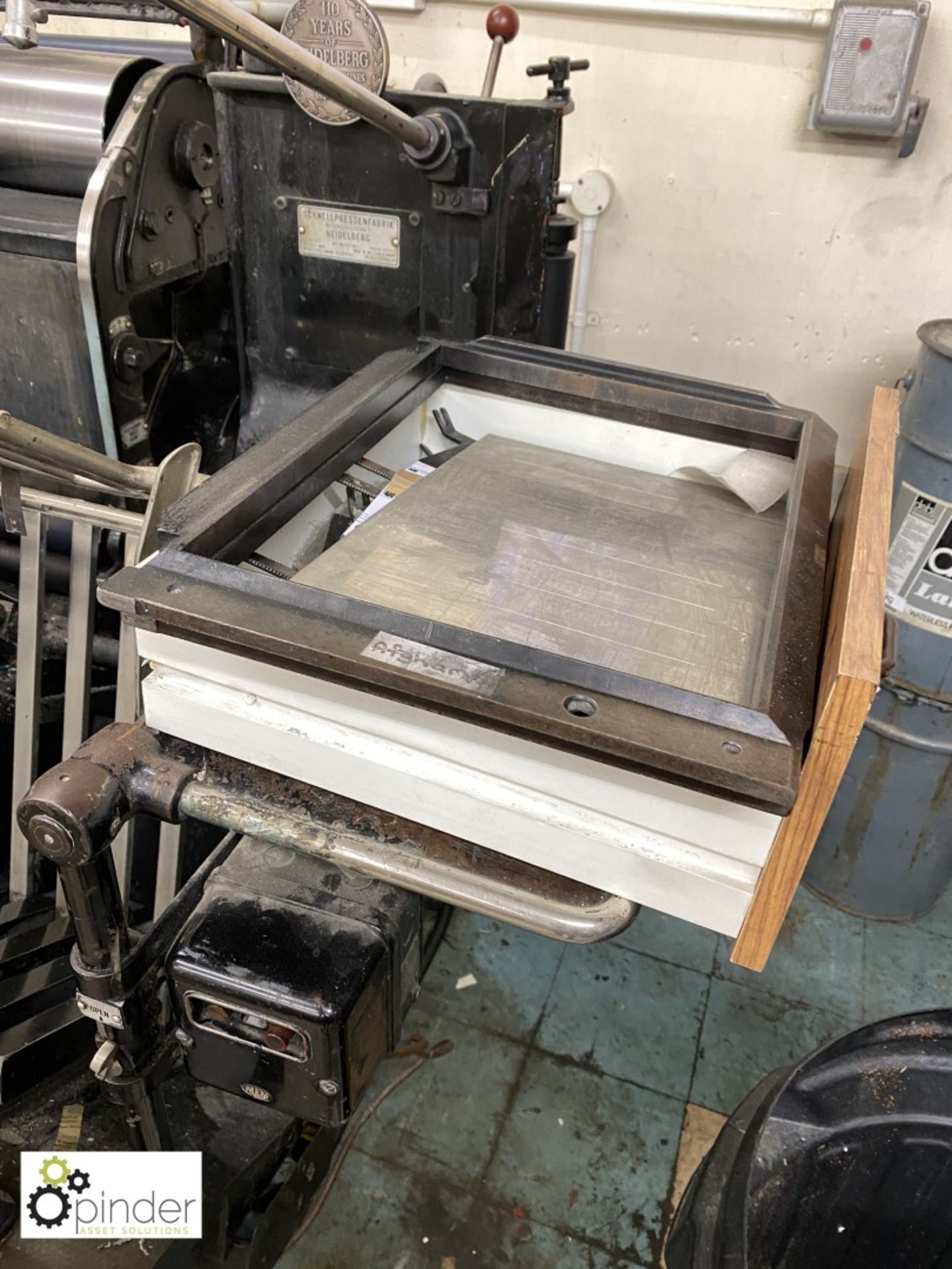 Heidelberg 10x15 Platen Press, serial number T128621E, with 2 chases (please note this lot is - Image 7 of 7