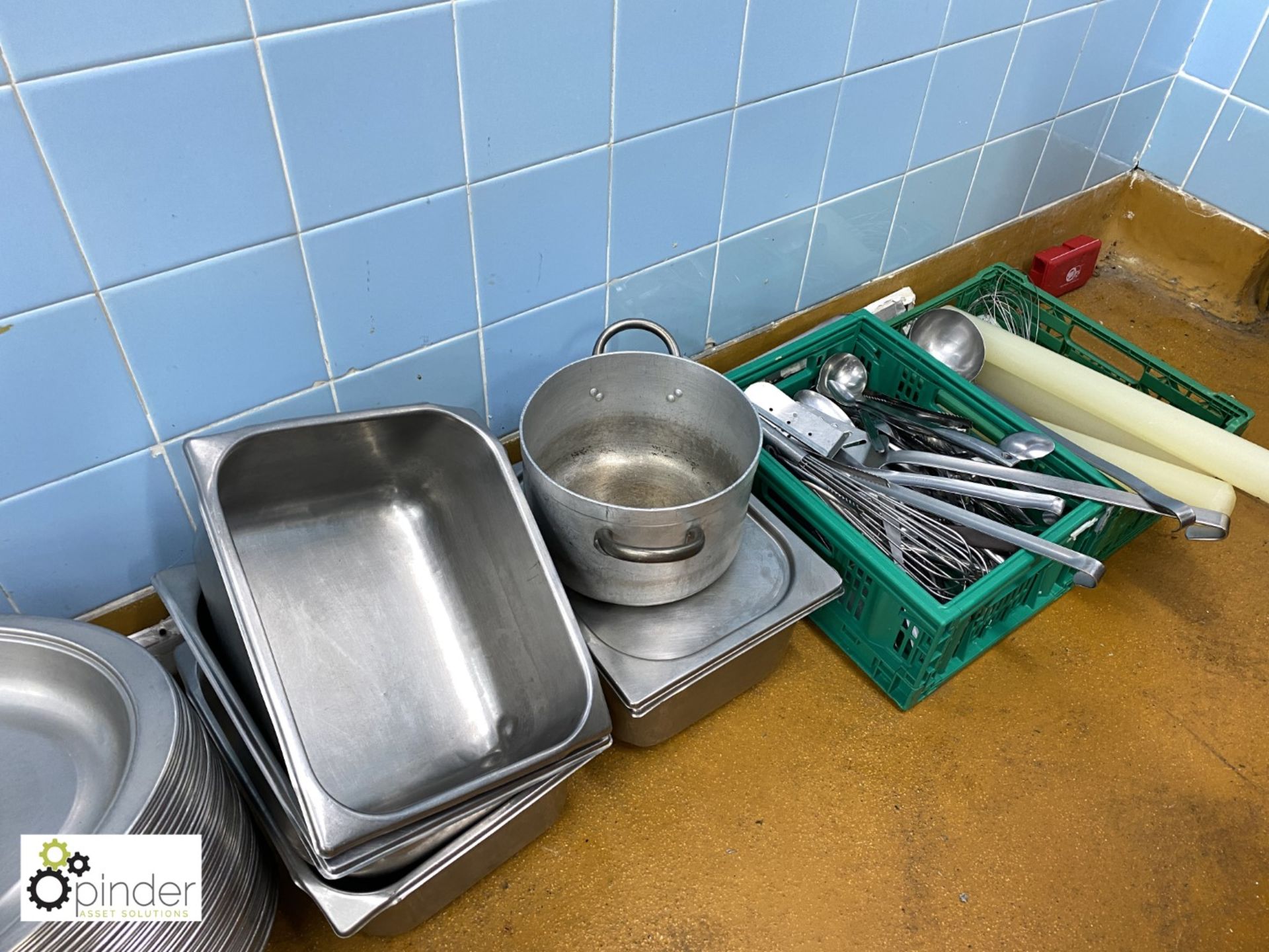 Large quantity Serving Trays, Colanders, Jugs, etc (located in Pot Wash Room, Basement) **** - Image 4 of 4