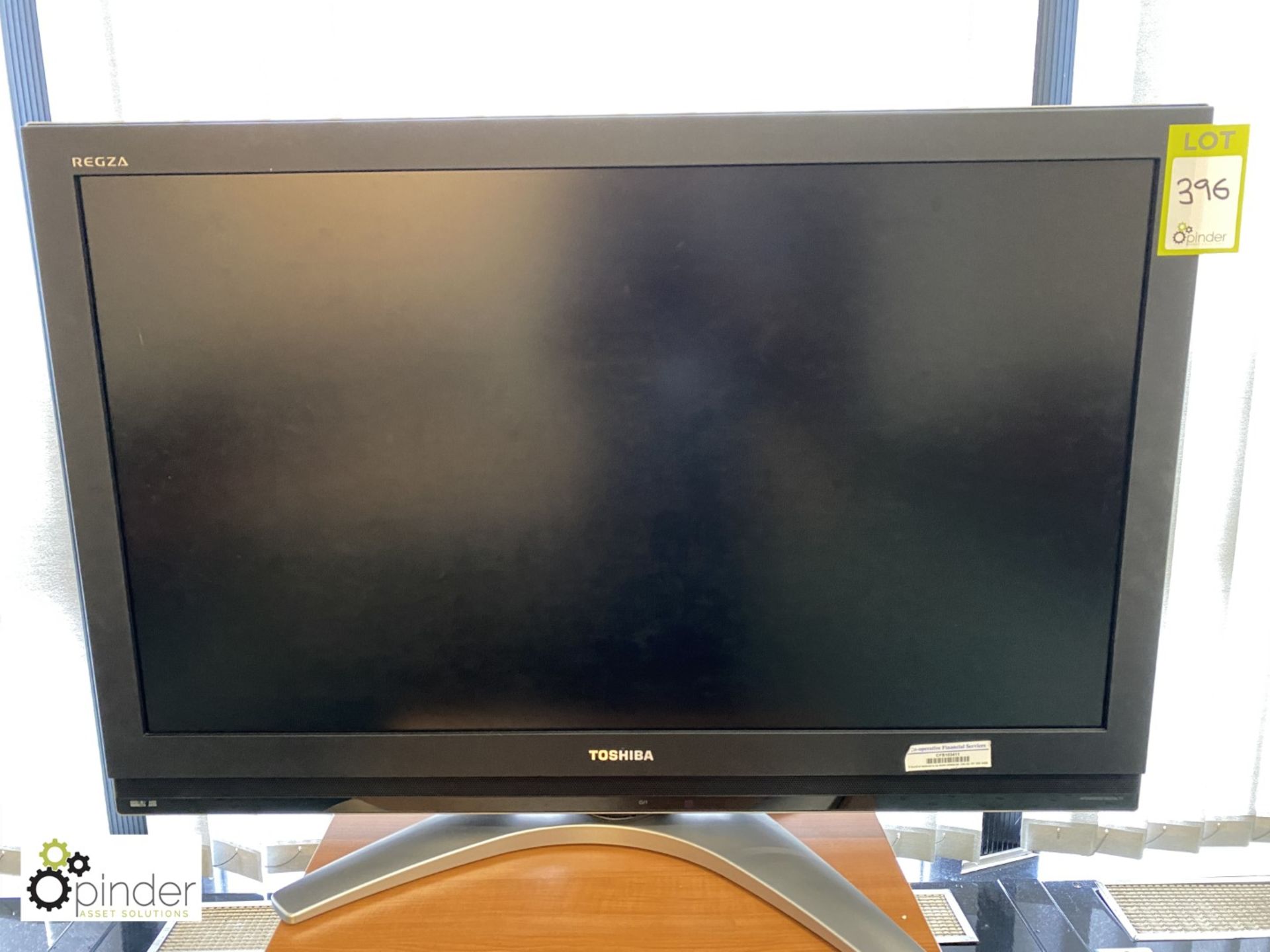 Toshiba 42C3035D LCD 42in TV (located in Corridor Meeting Room, 4th Floor) **** please note this lot