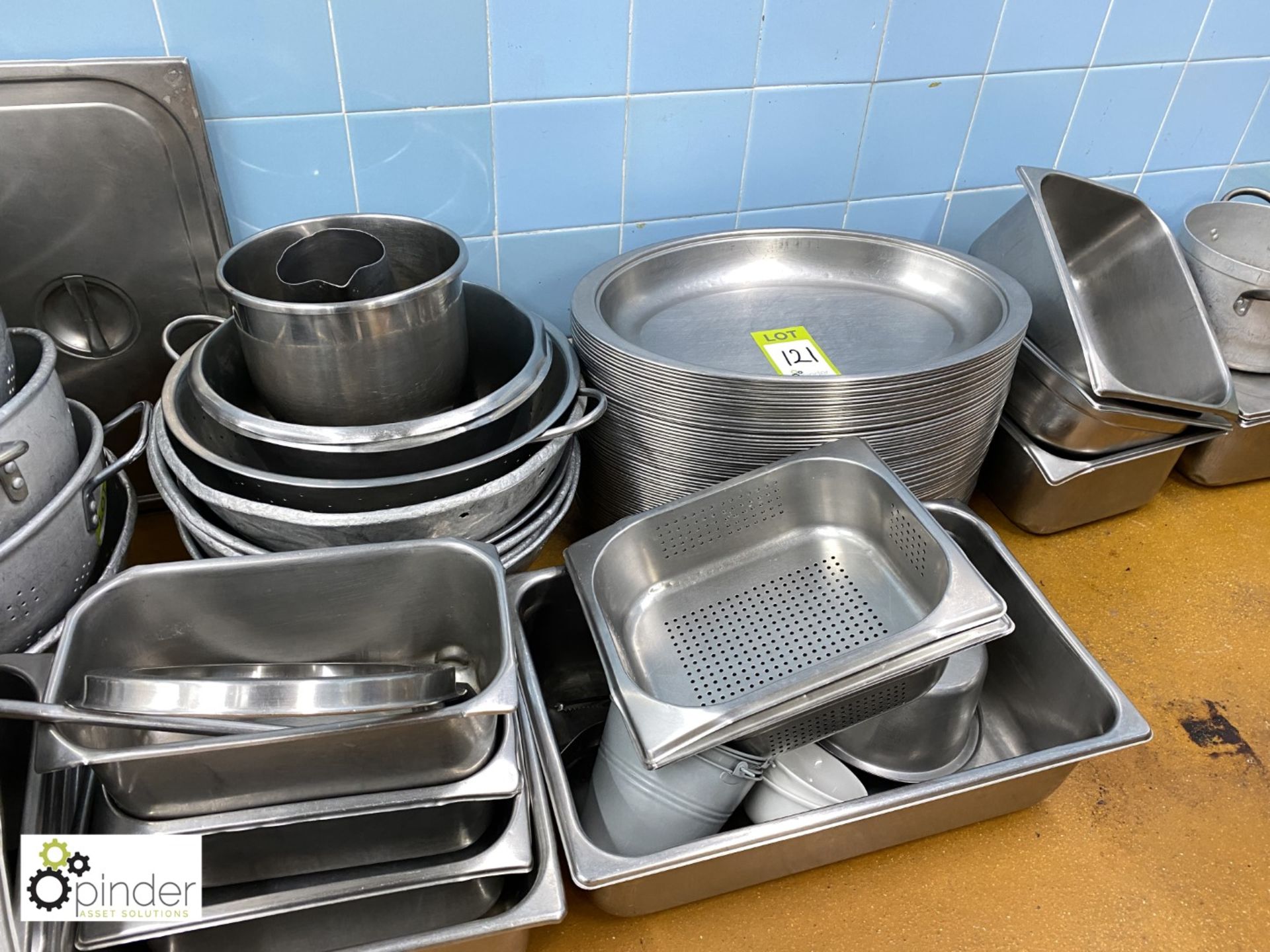 Large quantity Serving Trays, Colanders, Jugs, etc (located in Pot Wash Room, Basement) **** - Image 3 of 4