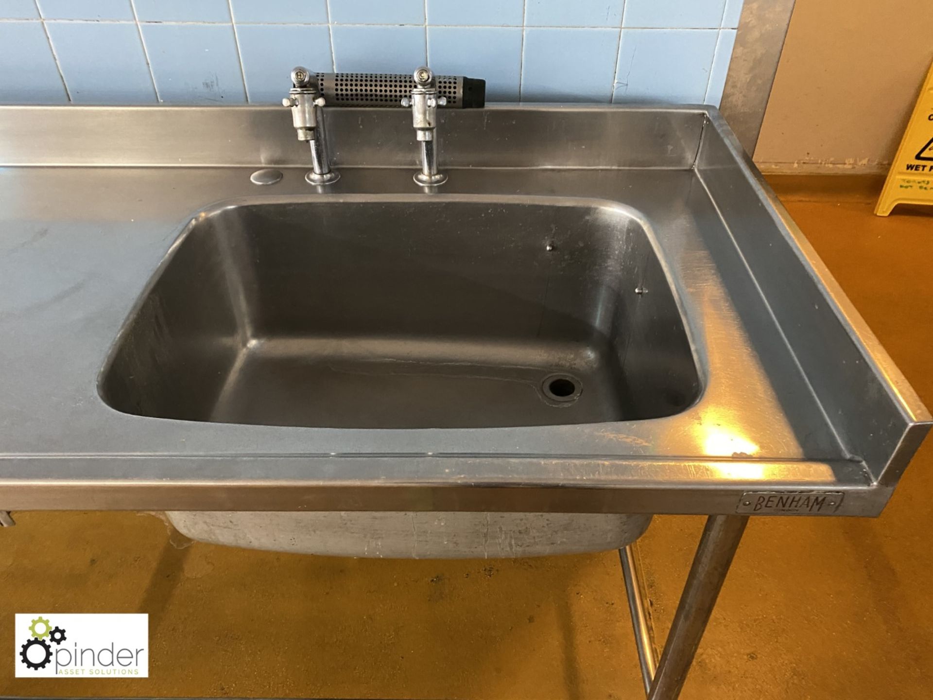 Stainless steel single bowl Sink Unit, 3050mm x 720mm (located in Main Kitchen, Basement) **** - Image 2 of 2